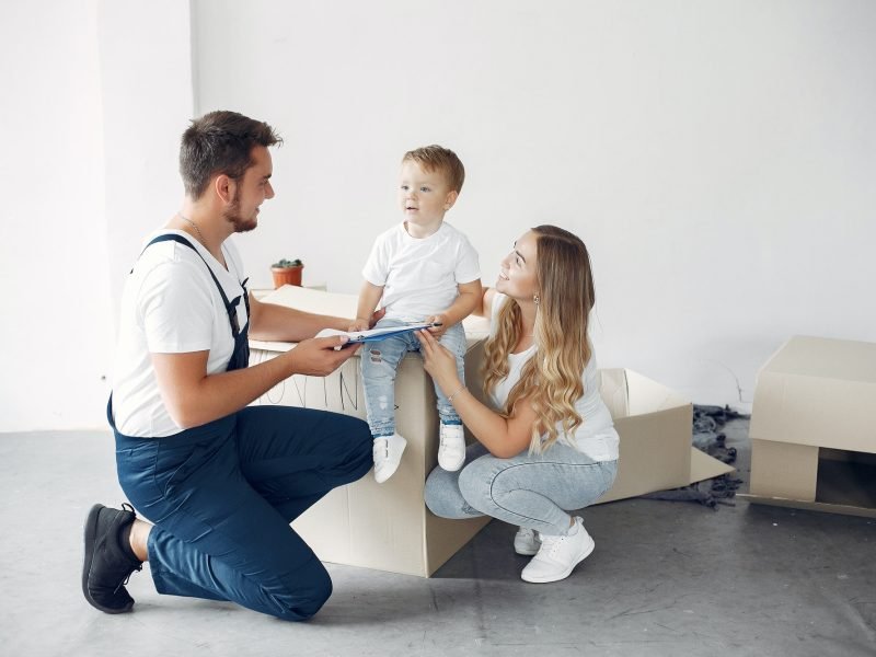 family-moving-and-using-a-boxes.jpg